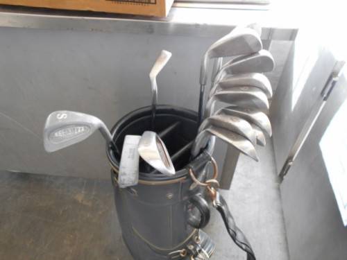 GOLF CLUBS AND BAG ( EEE 3 ZZZ )